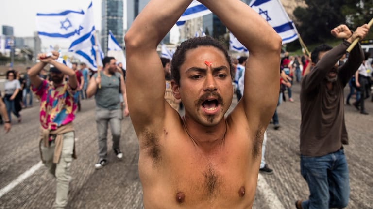 Proteste in Israel: Hunderttausende gehen gegen Ministerpräsident Netanjahu auf die Straßen.