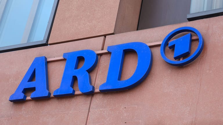 ARD-Logo am Hauptstadtstudio: Die Öffentlich-rechtlichen Sender wollen den Rundfunkbeitrag deutlich erhöhen.