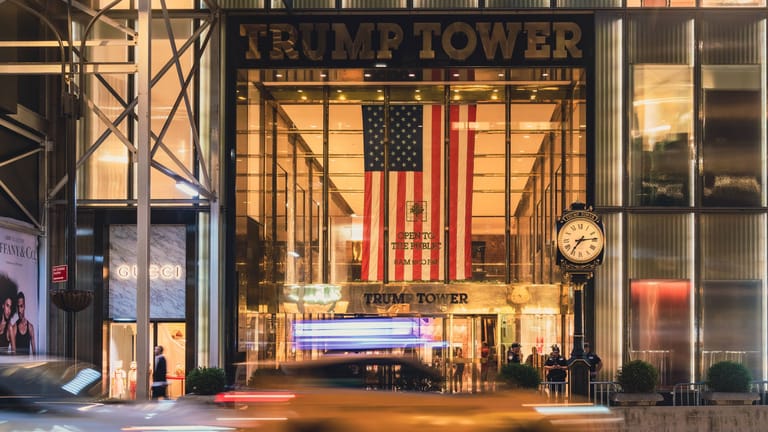 Der bekannte Trump Tower in New York gehört der Trump Organization: