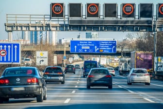 Verkehr in Stuttgart: Die EU-Kommission hat konkrete Vorschläge für einheitliche Verkehrsregeln in Deutschland auf den Tisch gelegt.