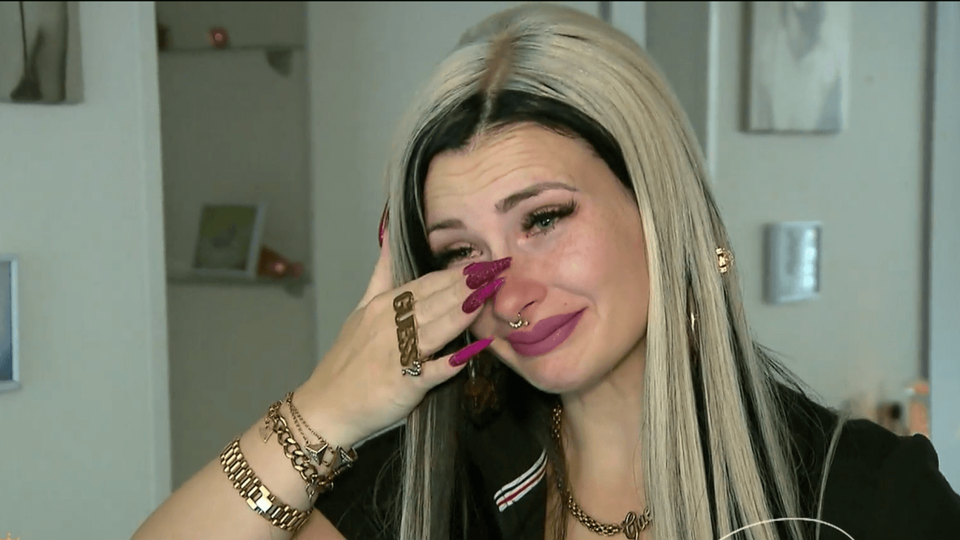 Im Anschluss der Sendung kann die Dresdner Influencerin Lyn Künstner endlich aufklären, warum sie bei "Shopping-Queen" ihre Tränen einfach nicht mehr halten konnte. Im Anschluss der Sendung kann die Dresdner Influencerin Lyn Künstner endlich aufklären, warum sie bei "Shopping-Queen" ihre Tränen einfach nicht mehr halten konnte.