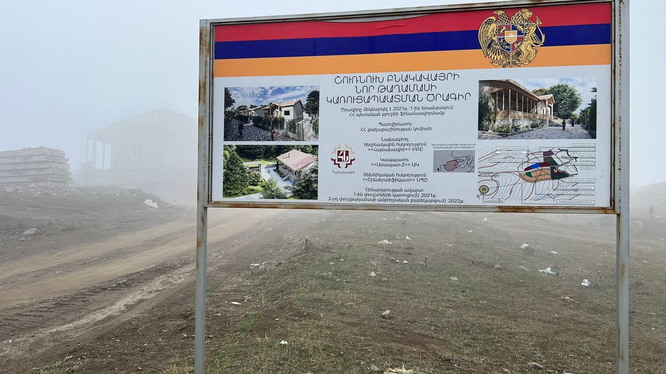 Das Dorf Schurnuch: Hier will die armenische Regierung Häuser für die Dorfbewohner bauen, die von den aserbaidschanischen Truppen vertrieben wurden.