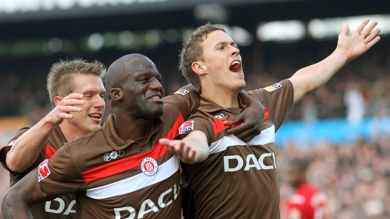 Torjubel im Trikot des FC St. Pauli: (von links) Rouwen Hennings, Morike Sako und Max Kruse im Jahr 2009.