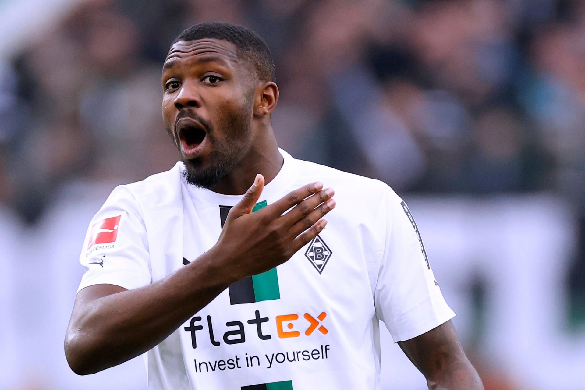 Marcus Thuram: Der Gladbach-Star scheiterte mit einem Schwalbenversuch am Videoschiedsrichter.