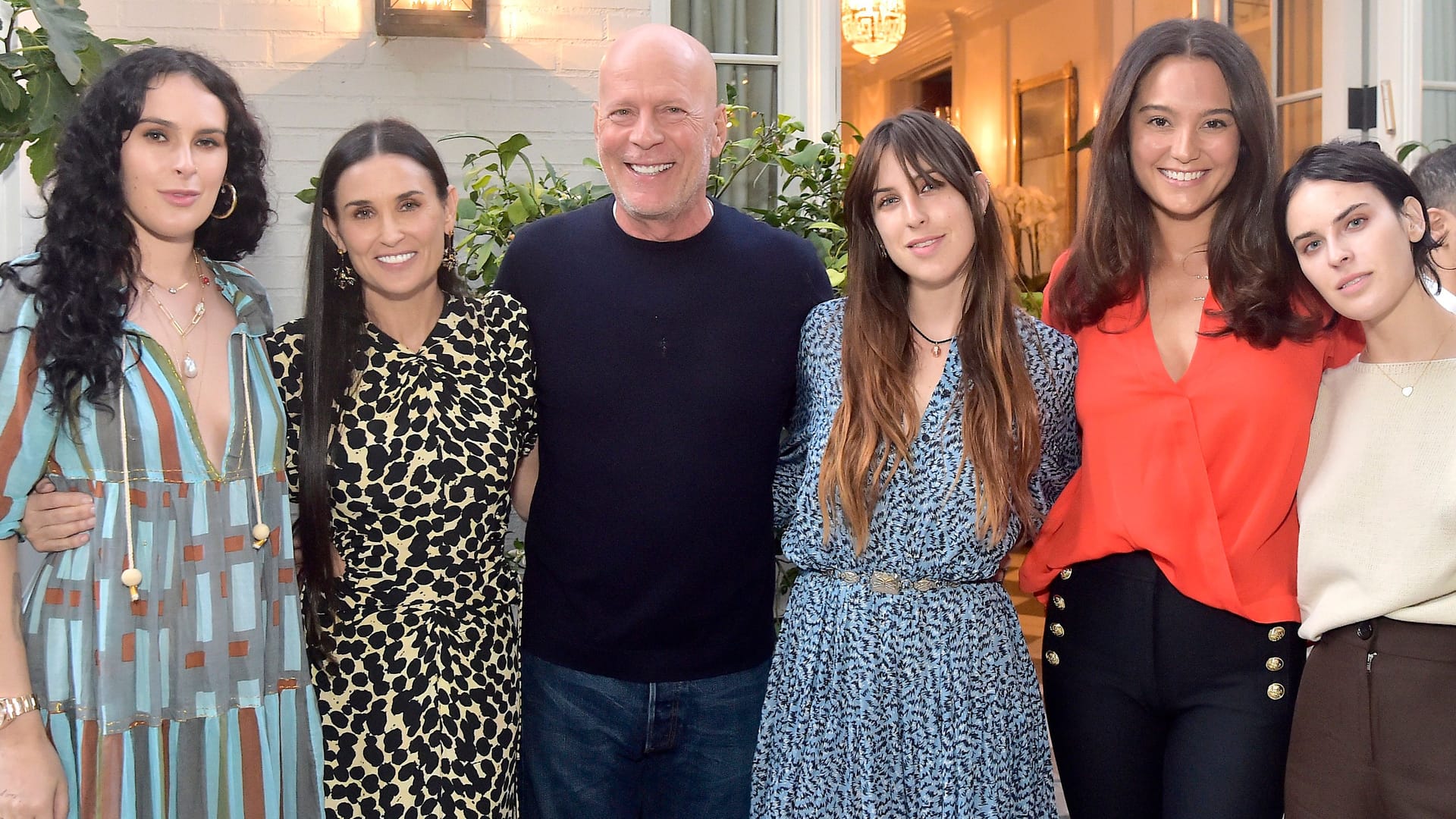 Rumer Willis, Demi Moore, Bruce Willis, Scout Willis, Emma Heming-Willis und Tallulah Willis: Die Patchworkfamilie hält zusammen.