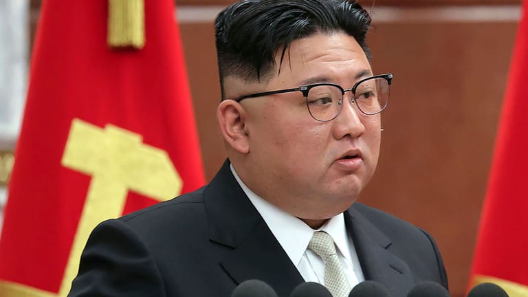 Nordkoreas Machthaber Kim Jong Un im Hauptsitz der "Arbeiterpartei" des Landes in Pjöngjang (Archivbild).