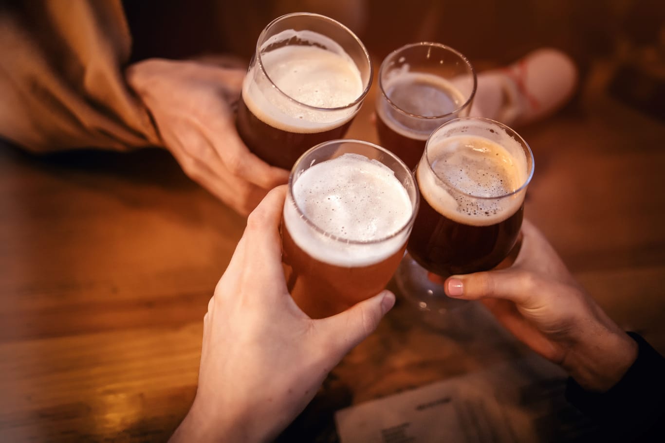 Alkohol ist allgegenwärtig in unserer Gesellschaft: Doch wer trinkt wie viel?