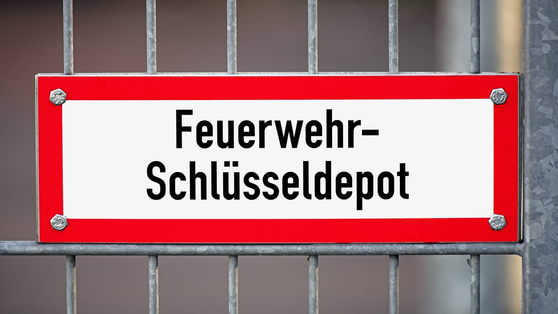 Hinweisschild: Feuerwehr-Schlüsseldepot