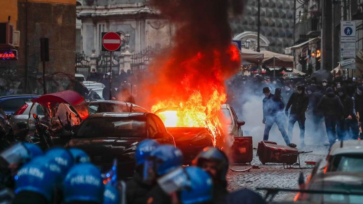 Navijačem Eintracht Frankfurta prepovedan vstop na tekmo Lige prvakov v Neaplju