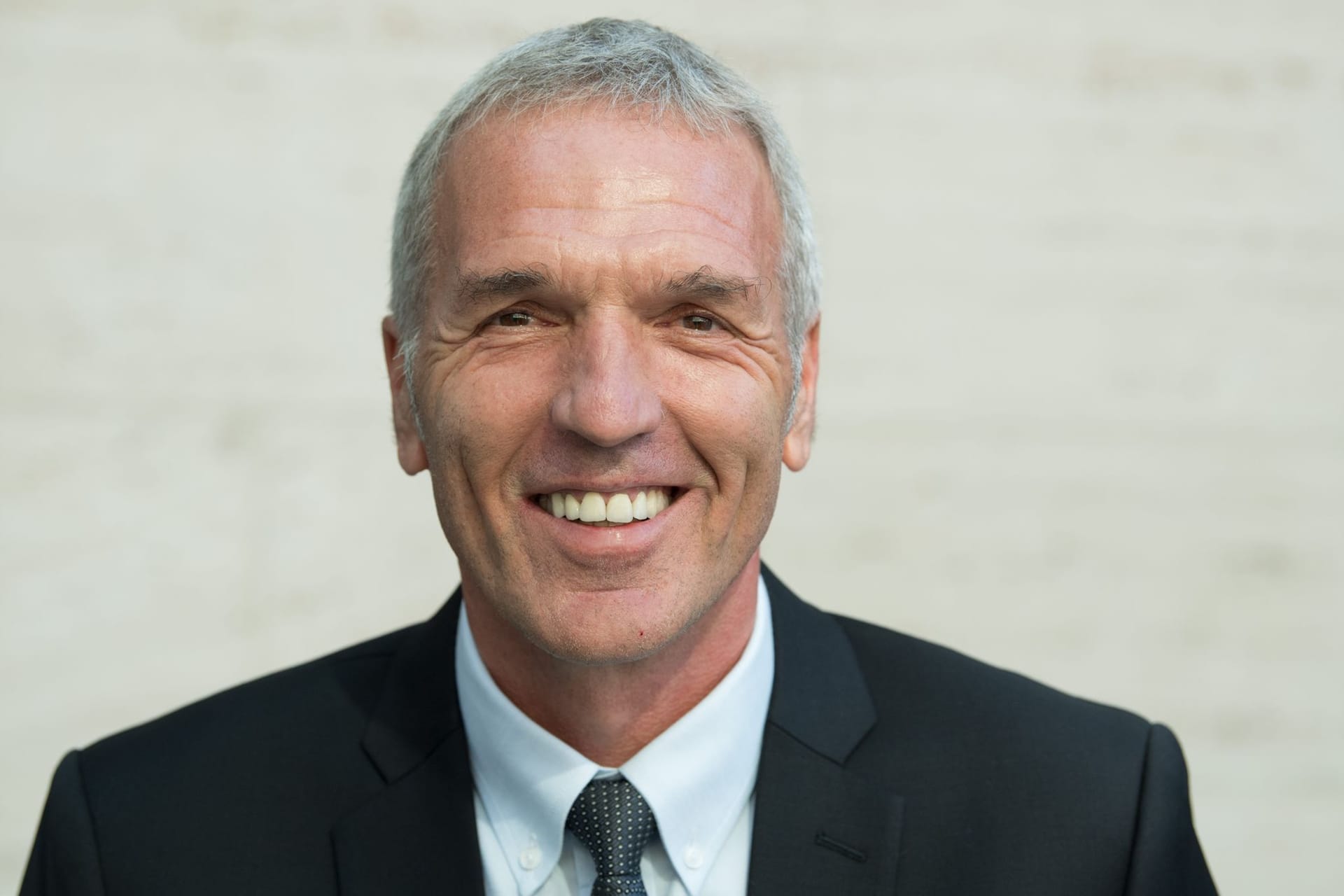 Ernst Middendorp ist wieder in Deutschland: Der SV Meppen hat ihn Verpflichtung.