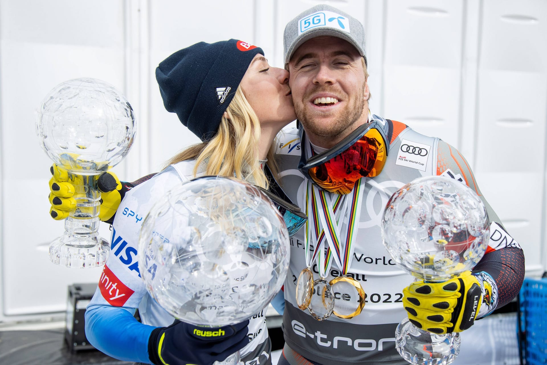 Mikaela Shiffrin (l.) und Aleksander Aamodt Kilde: Der Norweger schickte seiner Skirennläuferin Liebesgrüße.