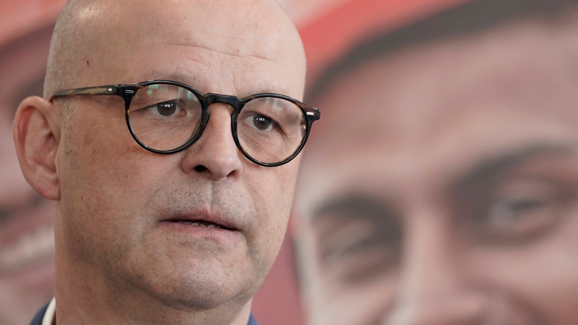 Martin Seiler, Vorstand für Personal und Recht bei der Deutschen Bahn: Laut Personalvorstand Martin Seiler greift das Angebot der Bahn unter anderem die Mindestlohnthematik auf. Martin Seiler, Vorstand für Personal und Recht bei der Deutschen Bahn: Laut Personalvorstand Martin Seiler greift das Angebot der Bahn unter anderem die Mindestlohnthematik auf.