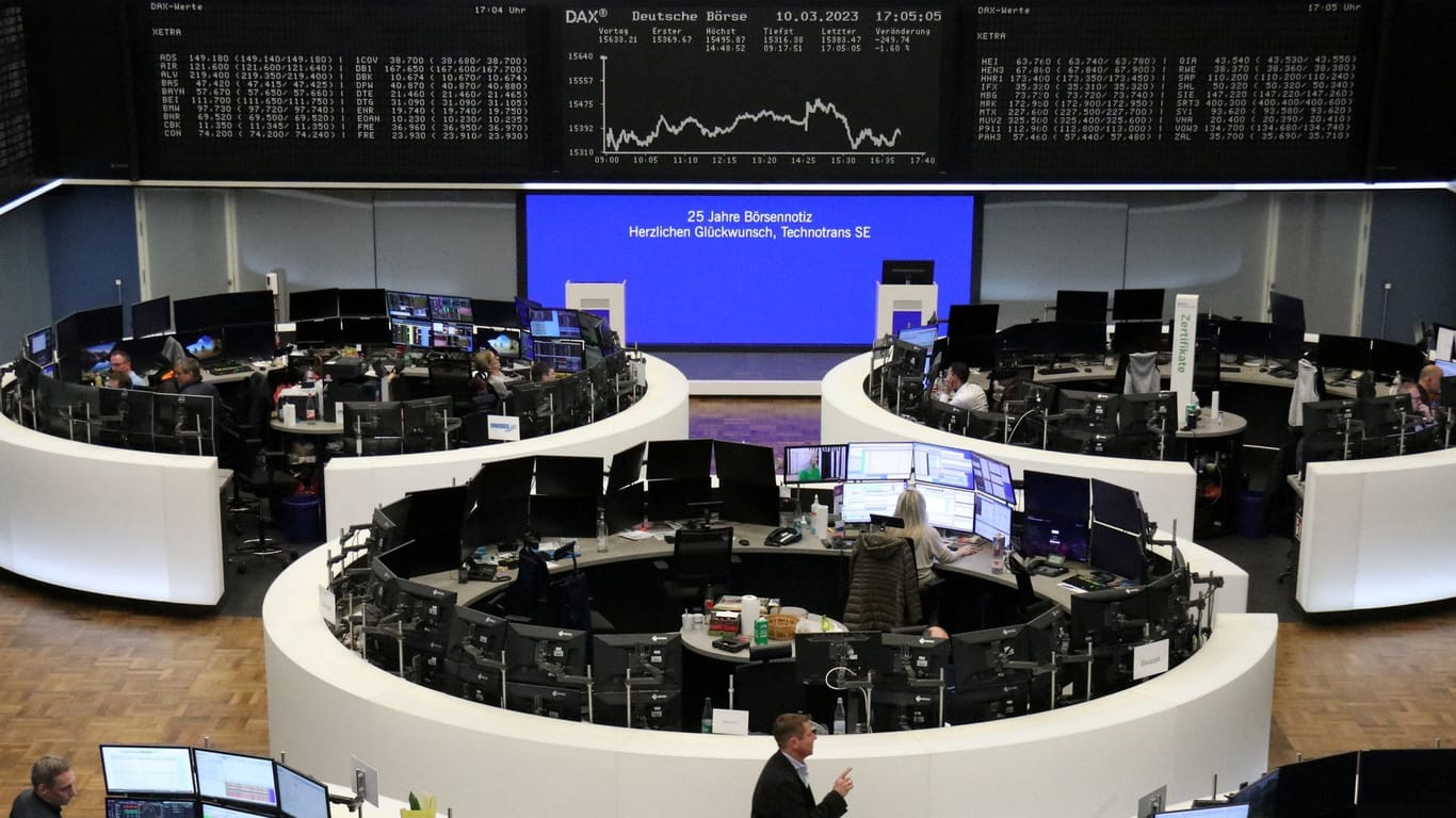 Die Börse in Frankfurt: Der Dax gab am Montagmorgen deutlich nach.