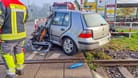 Auf dem Gleis zerfetzt: Die Zahl der Bahnübergänge wird immer geringer – aber nicht die Unfallzahl.