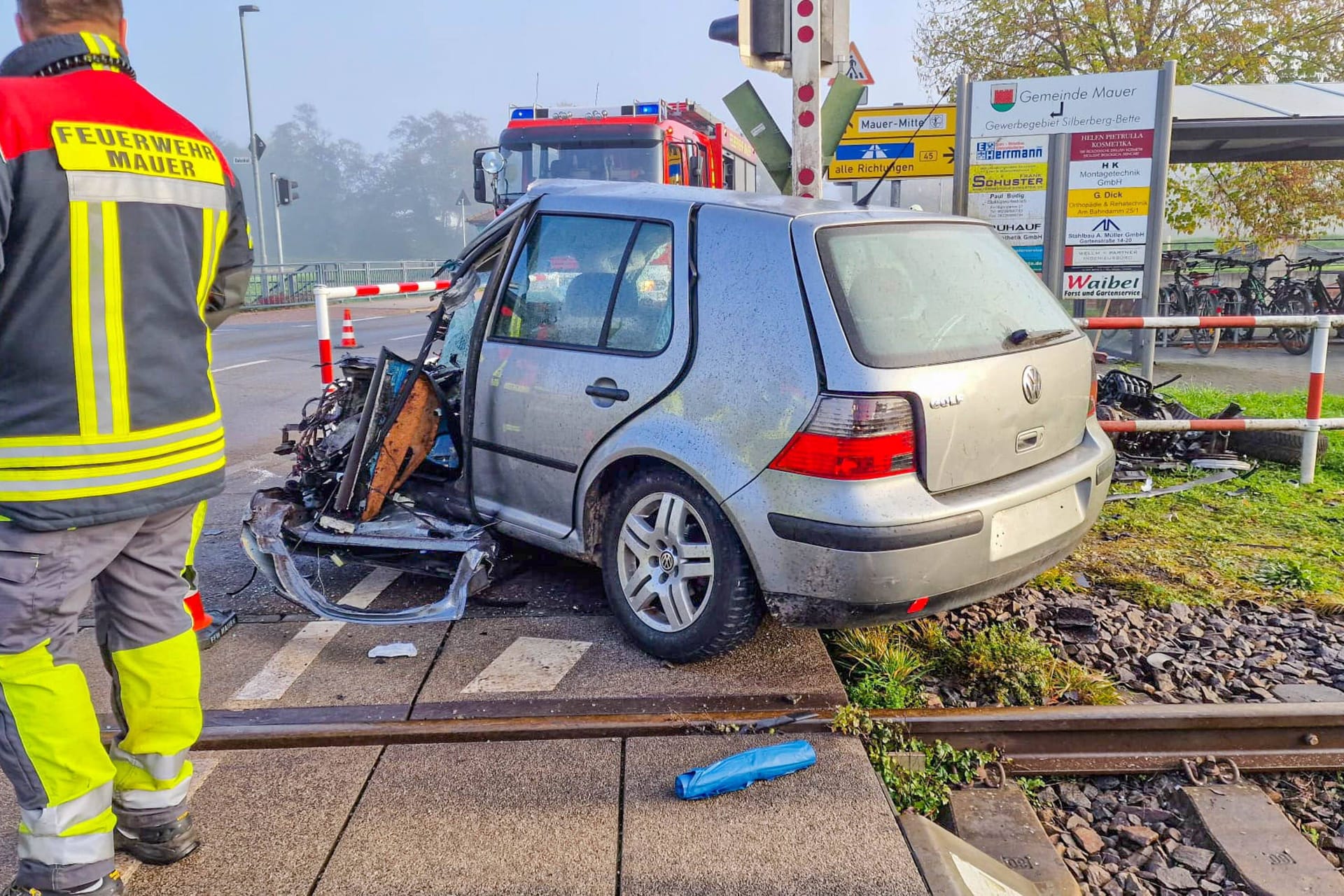 Auf dem Gleis zerfetzt: Die Zahl der Bahnübergänge wird immer geringer – aber nicht die Unfallzahl.