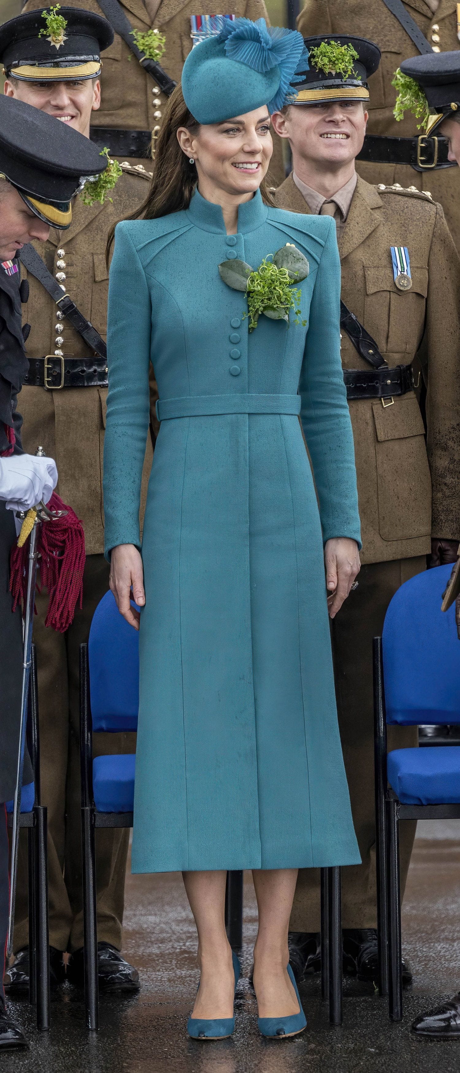 2023: Prinzessin Kate wählte dieses Mal ein Mantelkleid in einem dunklen Türkis.