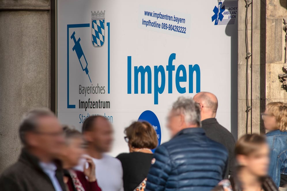 Impfzentrum in München (Symbolbild): Wer braucht jetzt noch Schutz?