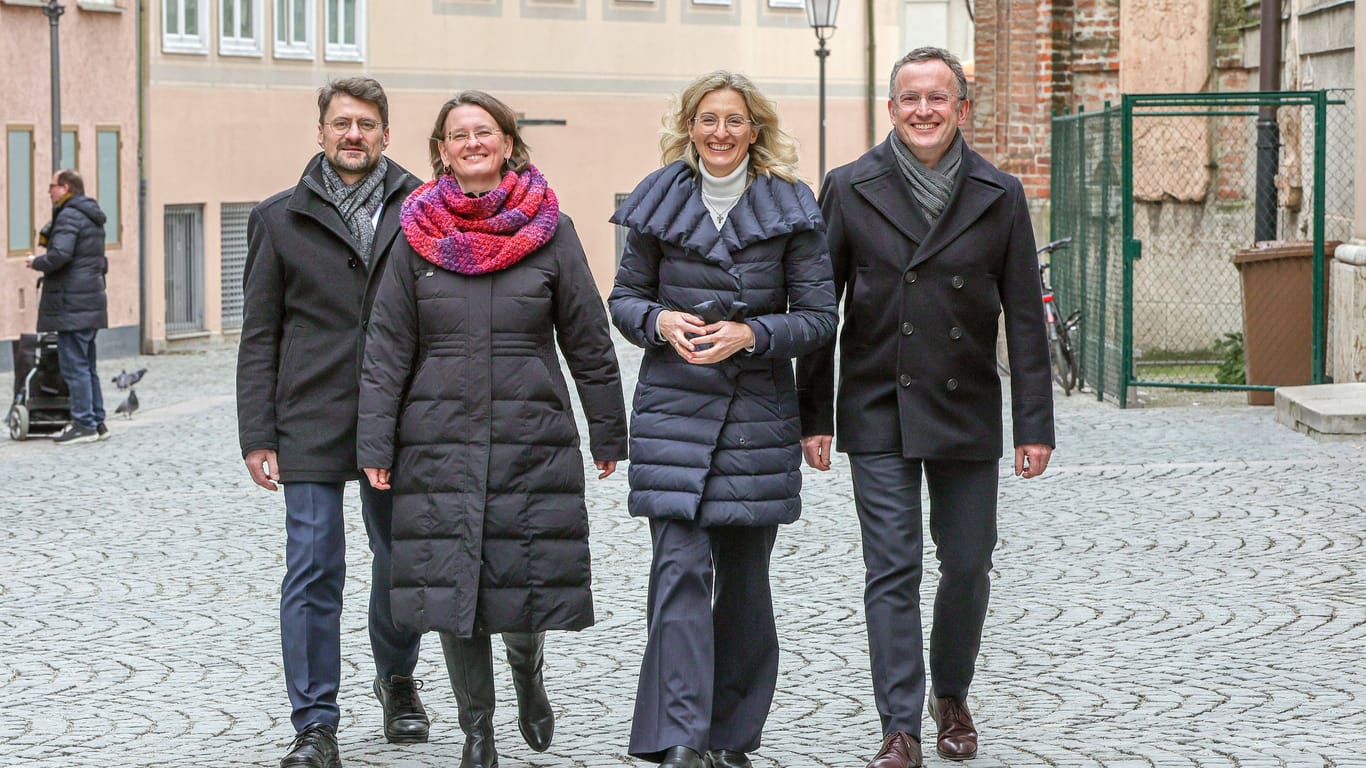 Klaus Schlicker, Gabriele Hoerschelmann, Nina Lubomierski und Christian Kopp (Archivbild, von links nach rechts): Sie sind die Kandidaten zum Vorsitz der Evangelischen Landeskirche in Bayern.