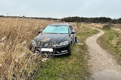 In einem schwarzen Passat auf Sylt wurde ein Toter gefunden. Die Polizei sucht Zeugen.