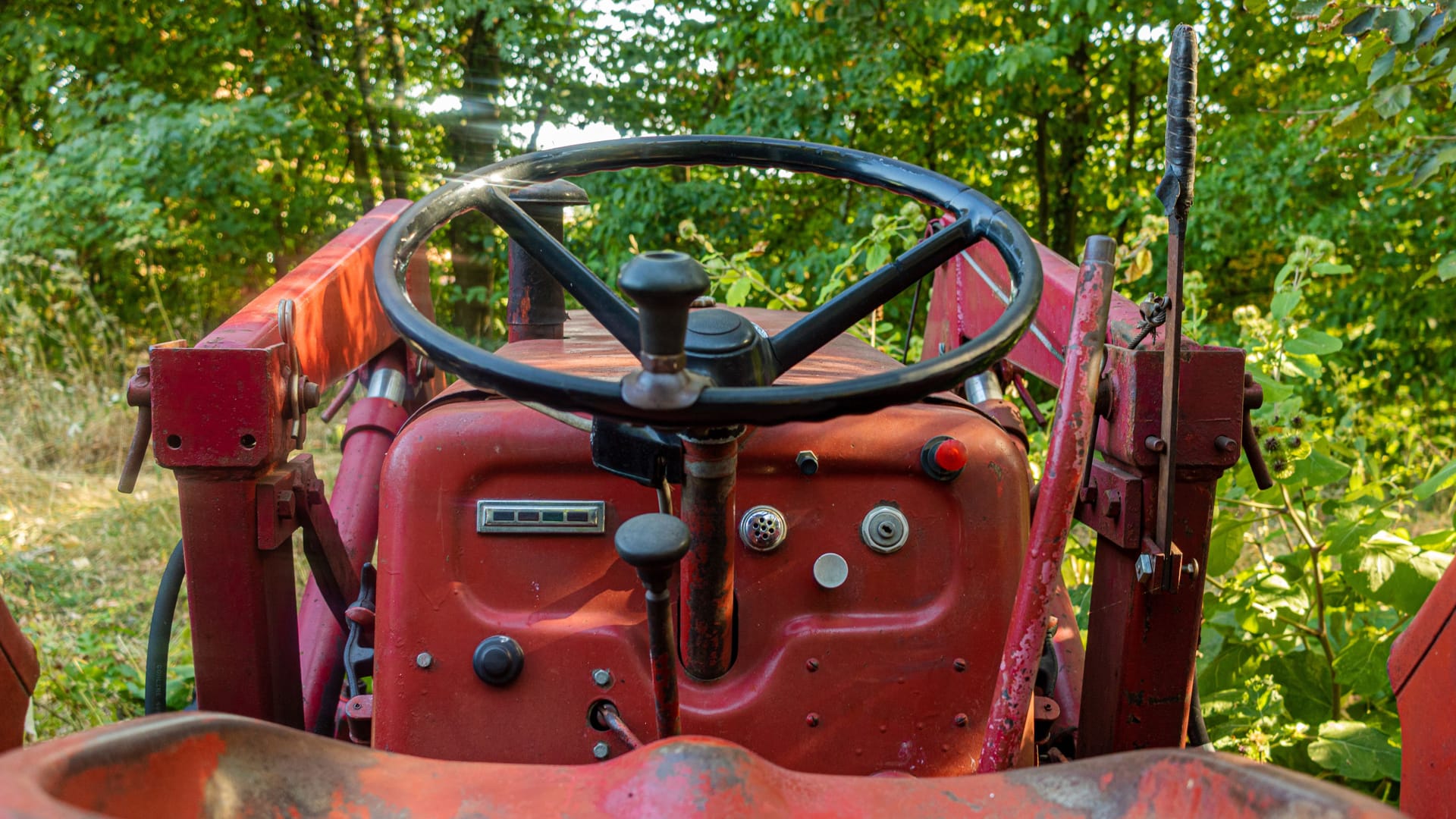 Fluchtfahrzeug: Mit einem Traktor wollte ein Thüringer der Polizei entkommen und blieb dann auch noch stecken (Symbolfoto).