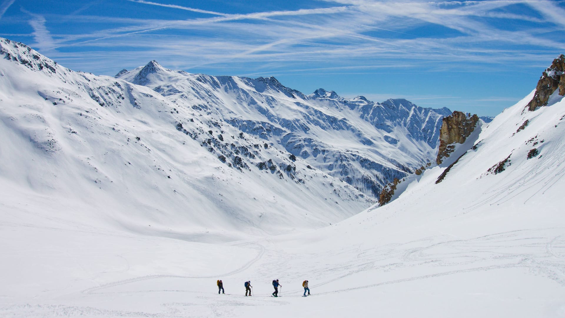 Skitour, Tourengeher, Wintersport, Alpen, Lawine, Lawinengefahr