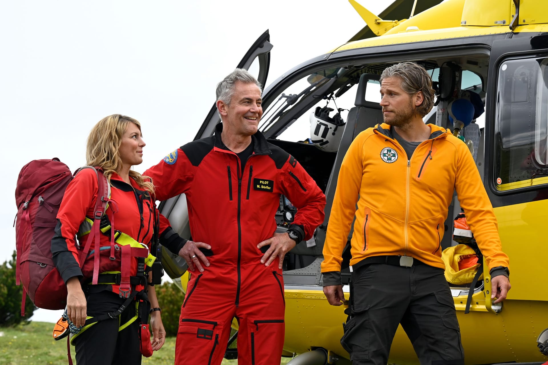 "Die Bergretter": Michi (Robert Lohr)), Katharina (Luise Bähr) und Markus (Sebastian Ströbel).