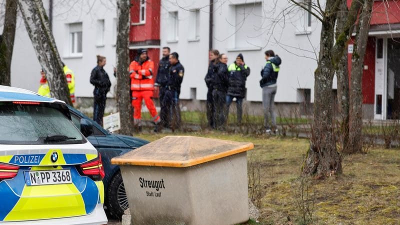 In Lauf an der Pegnitz wurde ein Mann nach einem Großeinsatz vorläufig festgenommen.