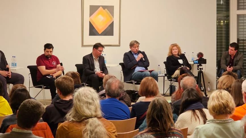 Benjamin Auch, Michael Blume, Klaus Gestwa und Barbara Traub (von links): Gemeinsam diskutierten sie im Pavillon Oberaichern.