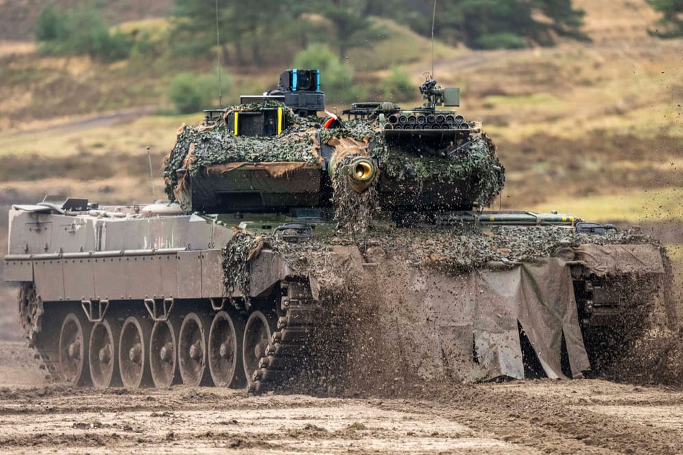 Deutscher Kampfpanzer Leopard 2 (Archivbild): Die Europäische Union unterstützt die Ukraine bei ihrem Abwehrkampf, sagt Josep Borrell.