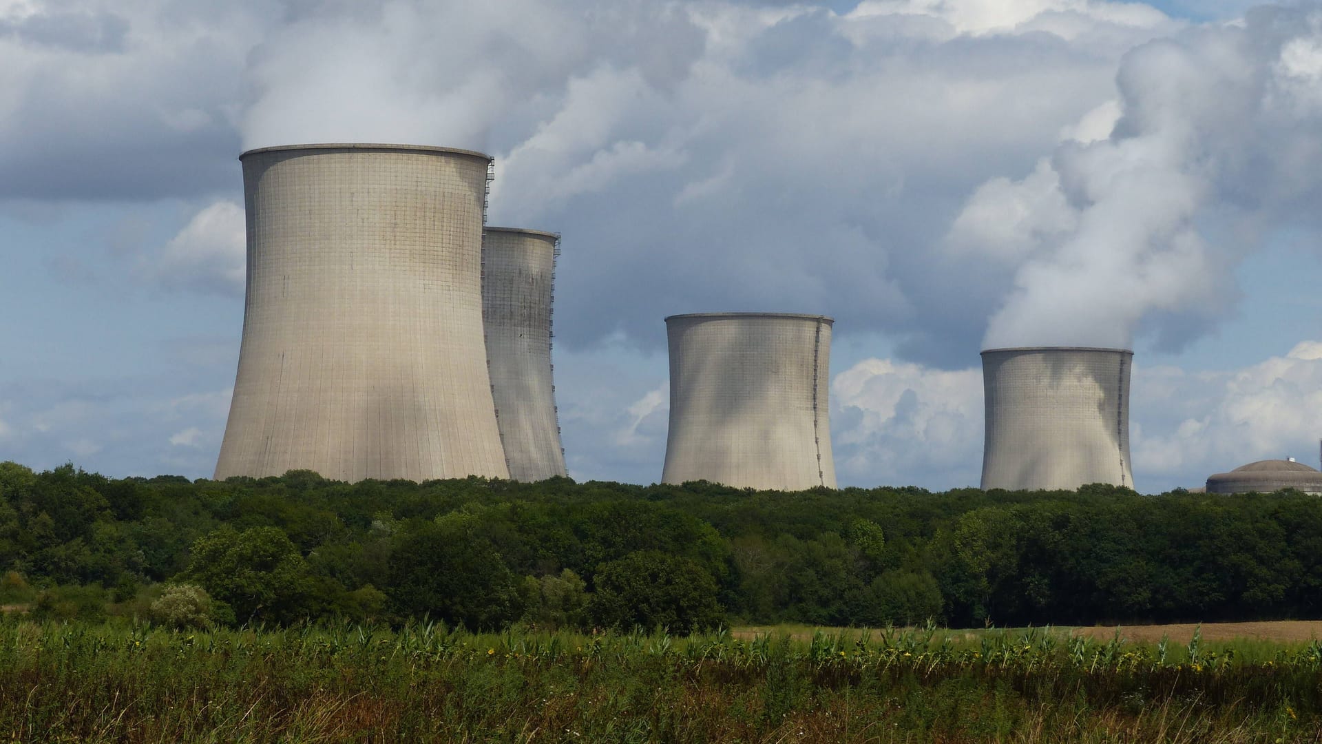 Das Kernkraftwerk in Cattenom (Archiv): Die beschädigten Rohrleitungen seien bereits ausgetauscht worden.