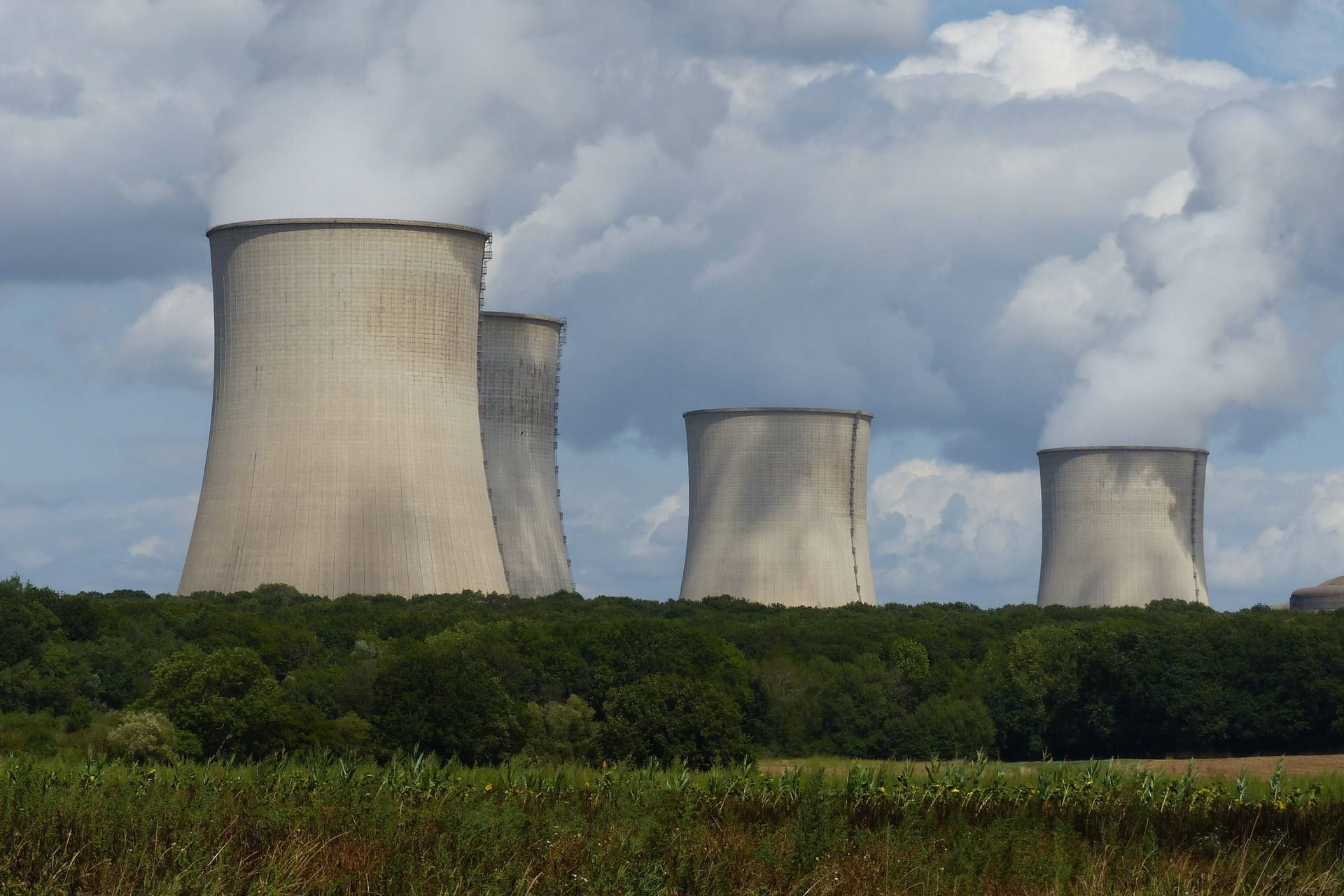 Das Kernkraftwerk in Cattenom (Archiv): Die beschädigten Rohrleitungen seien bereits ausgetauscht worden.