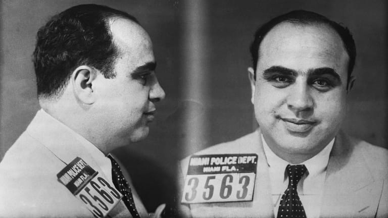 Dieses Foto von Al Capone entstand 1930 auf einer Polizeiwache in Miami: Der legendäre Gangsterboss verdankte seinen Aufstieg der Prohibition in den USA.