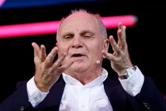 Uli Hoeneß: Der Ehrenpräsident des FC Bayern hat gegen ARD und ZDF ausgeteilt.