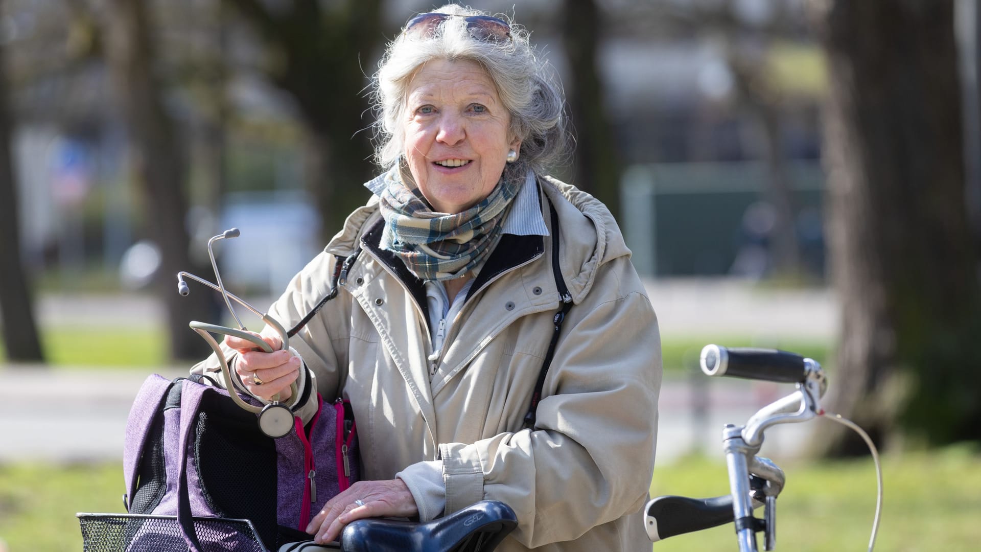 Gabriele Steinbach, pensionierte Ärztin (Archivfoto): Die 72-Jährige kümmert sich immer mittwochs um Obdachlose in Bremen. Gabriele Steinbach, pensionierte Ärztin (Archivfoto): Die 72-Jährige kümmert sich immer mittwochs um Obdachlose in Bremen.