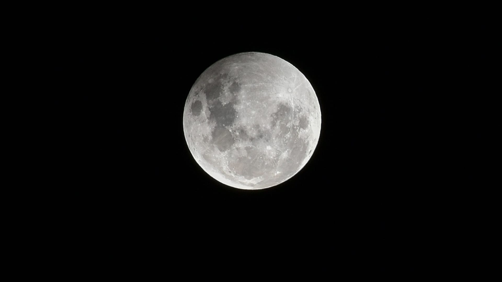 Erdbegleiter Mond: Einem Astronomen ist nun eine kleine Sensation geglückt.