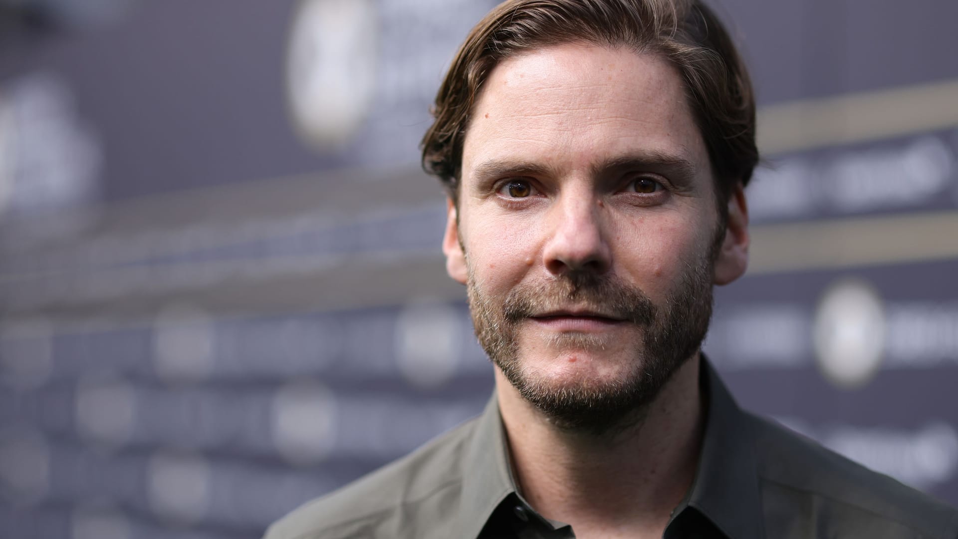 Daniel Brühl: Der Schauspieler kam in Begleitung zu den Oscars.