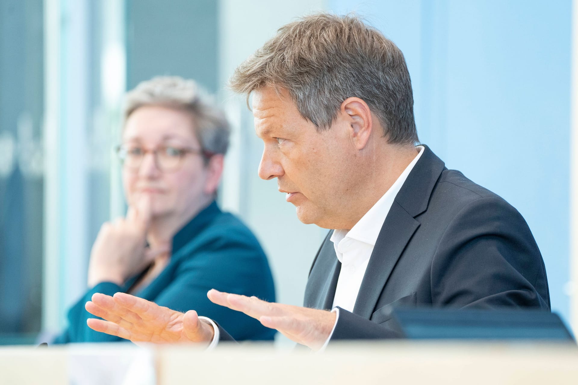 Bauministerin Geywitz und Wirtschaftsminister Habeck (Archiv): Beide haben Sanierungspläne für ihre Häuser vorgelegt.