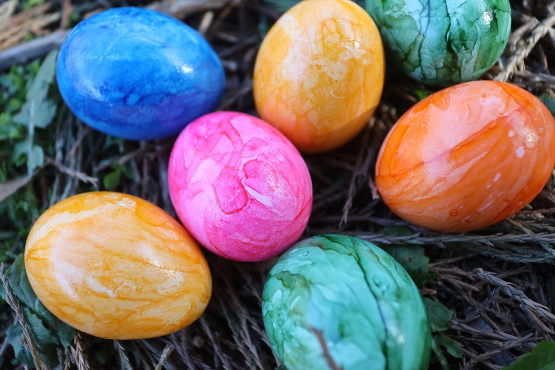 Bunte Ostereier: Experten rechnen zu Ostern mit hohen Preisen für Eier.