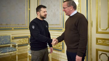 Selenskyj i Pistorius w Kijowie: Wizyta inauguracyjna z pełnymi honorami.