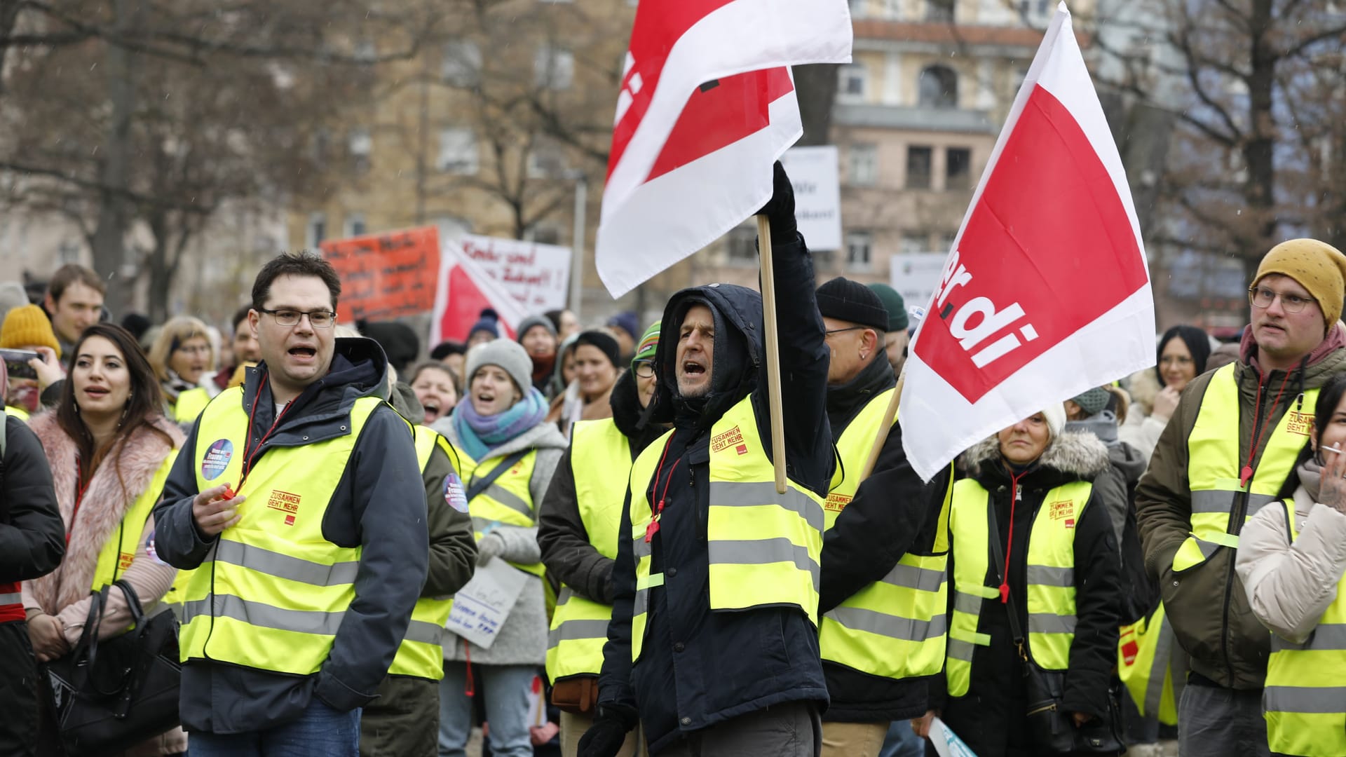 Am Mittwoch werden in Nürnberg zahlreiche soziale Einrichtungen bestreikt. Verdi bekräftigt in Form eines Demozugs durch die Innenstadt die Forderung nach mehr Gehalt.