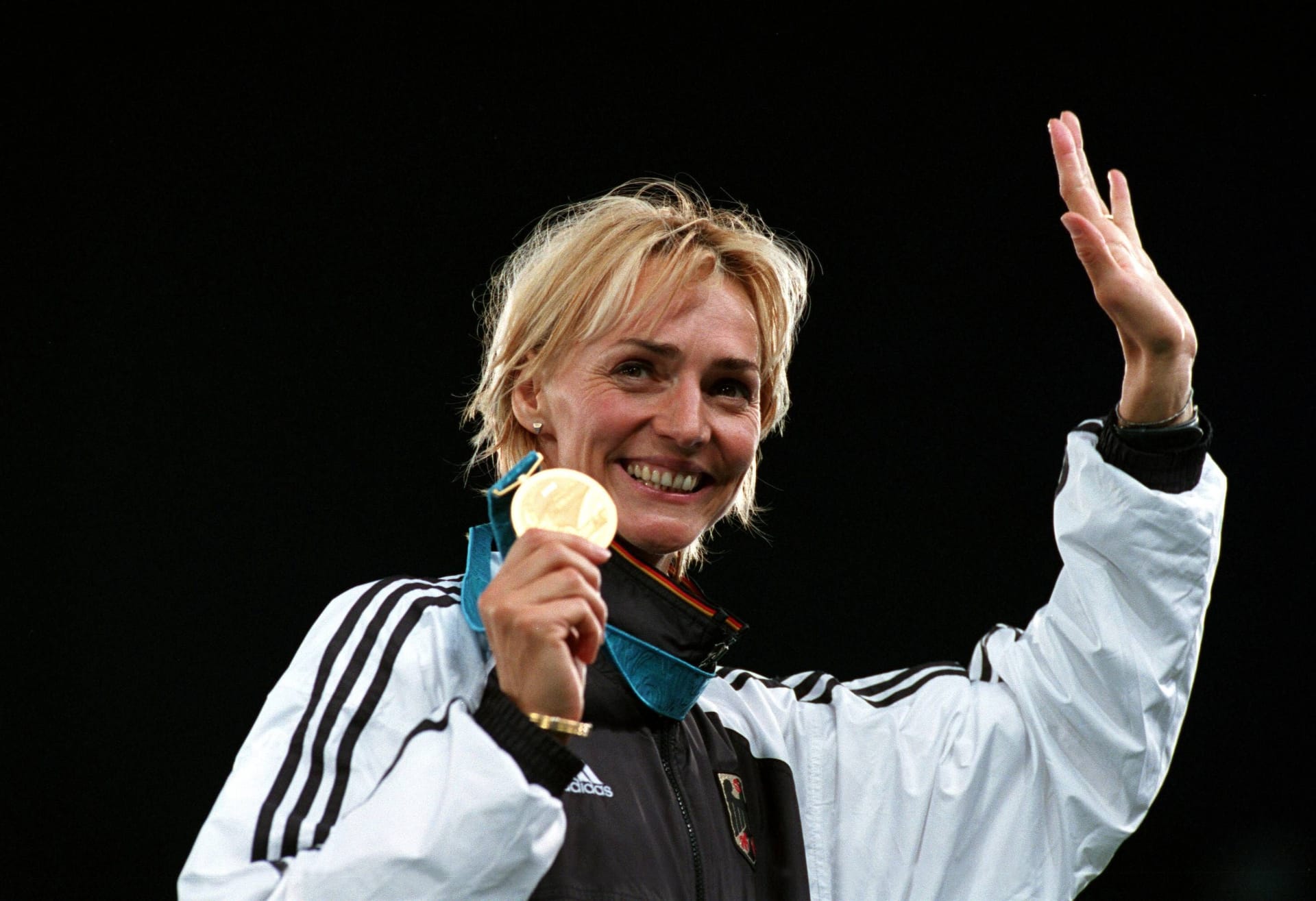 Heike Drechsler: Sie wurde zwei Mal Olympiasiegerin im Weitsprung.