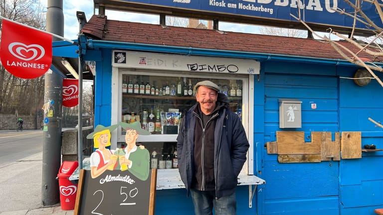 Der Kioskbesitzer des "Wildbräu"-Kiosks neben dem Nockherberg: Auch er freut sich schon auf das Starkbierfest.