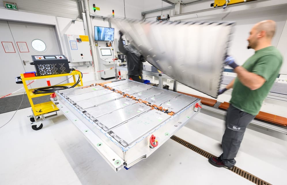 Erste Ansätze: Bei VW in Salzgitter werden ausgediente Batterien von E-Autos bereits recycelt.