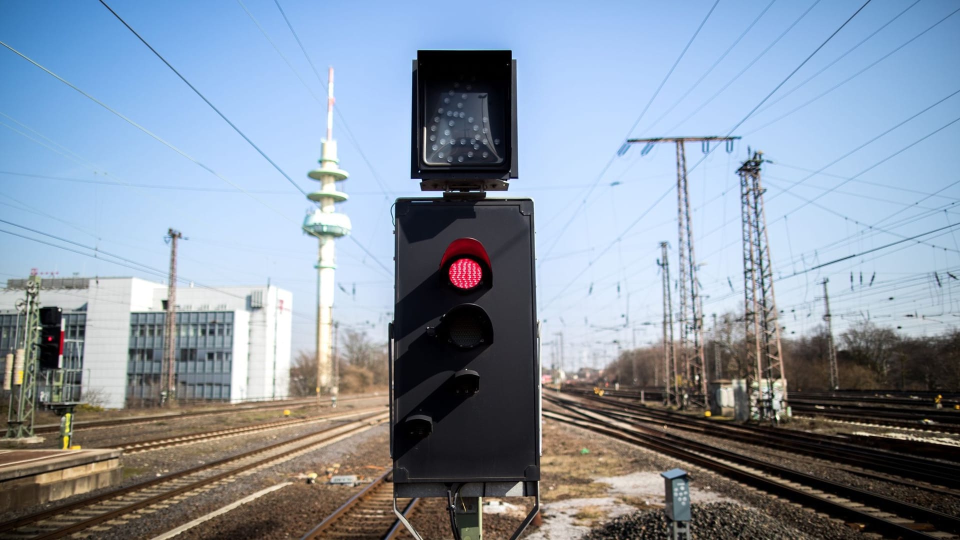 Bahn sperrt in Osterferien wichtige Strecke im Ruhrgebiet Bahn sperrt in Osterferien wichtige Strecke im Ruhrgebiet
