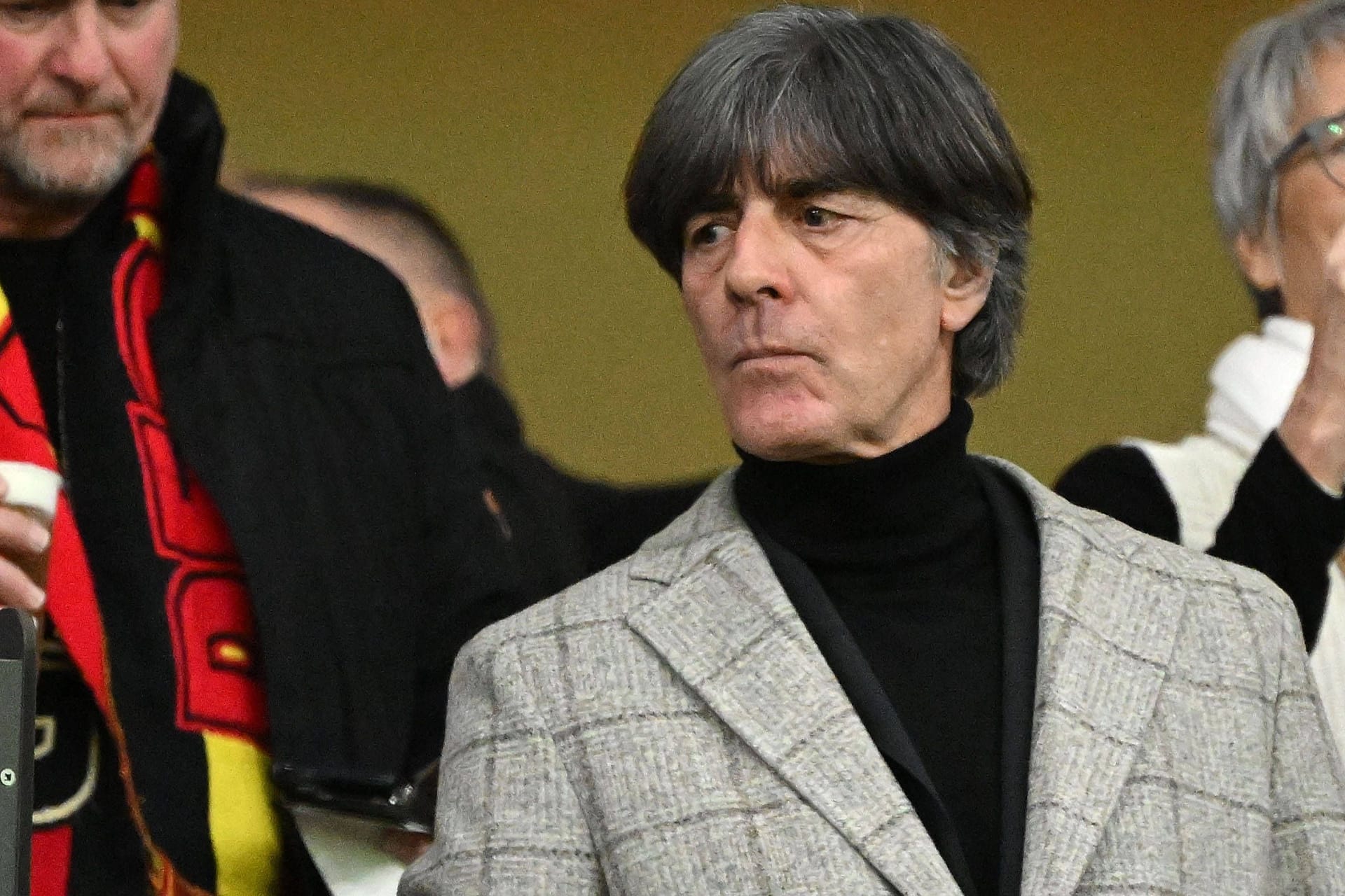 Jogi Löw im Stadion: Der Ex-Bundestrainer schaut sich das Spiel gegen Peru live vor Ort an.