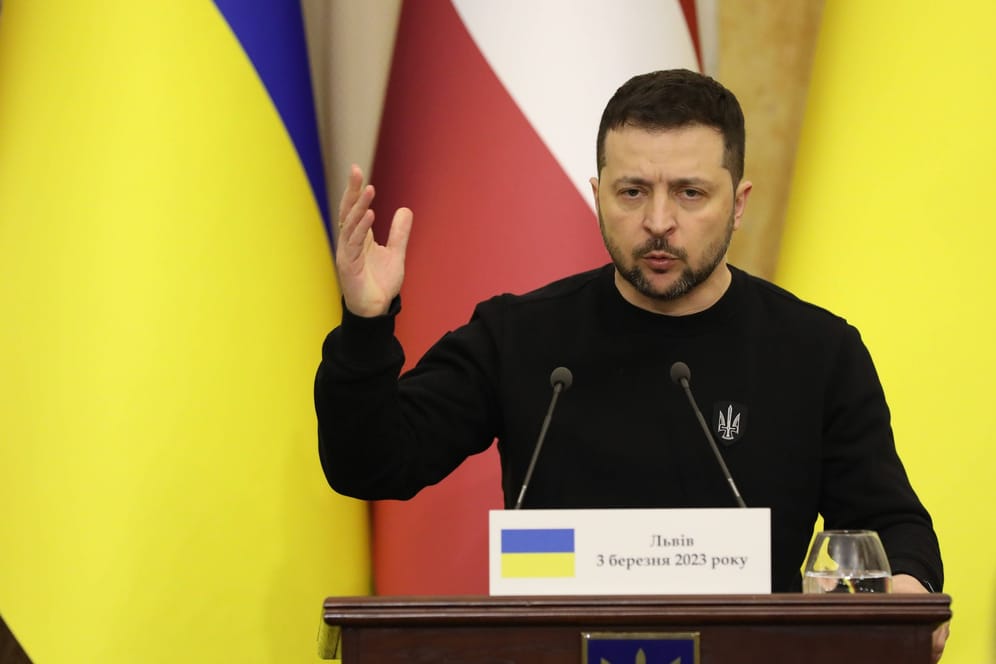 Wolodymyr Selenskyj (Archivbild): Der ukrainische Präsident soll fünf Top-Beamte entlassen haben.