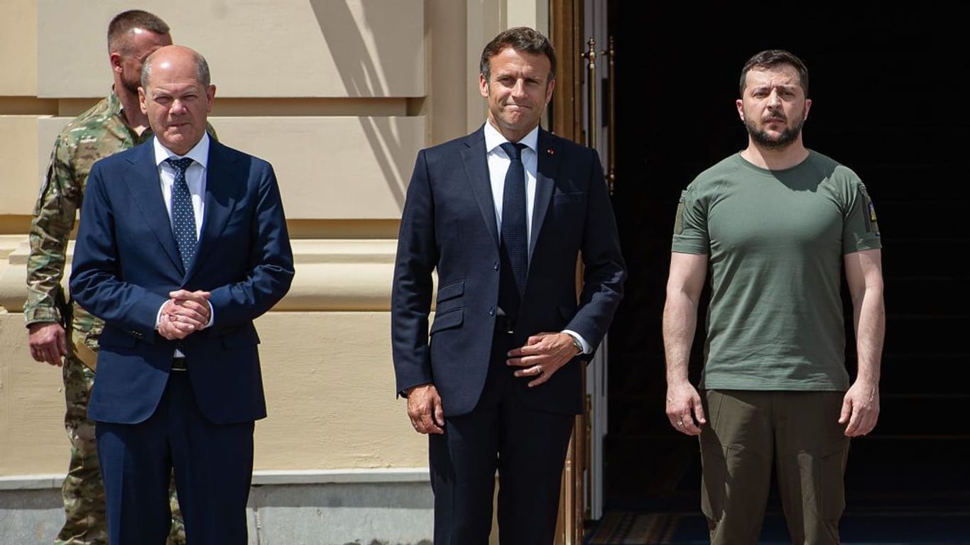 Scholz und Macron mit Selenskyj: Gedrückte Stimmung beim Dreiertreffen in Paris.
