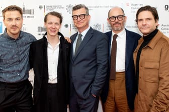 Deutschland Oscar-Hoffnungen: Albrecht Schuch, Felix Kammerer, Malte Grunert, Edward Berger und Daniel Brühl am Samstag in Los Angeles.