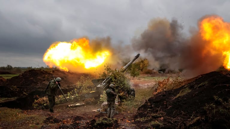 Russische Artillerie: Russland führe seine Kriege brutal, sagt Historiker Jörg Baberowski.