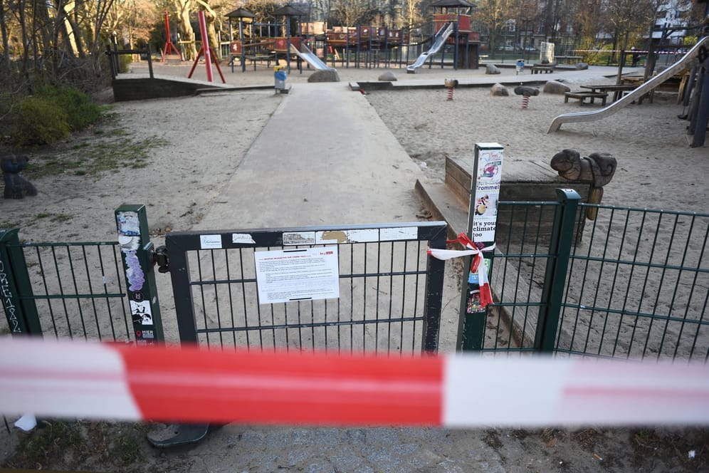 Ein Spielplatz in Berlin-Neukölln (Archivbild): Mehrere Beutel mit Rauschgift wurden gefunden.